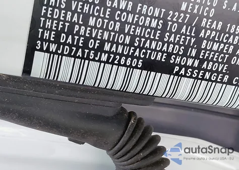 2018 Volkswagen Beetle 2.0T Se z USA, uszkodzony, nr VIN 3VWJD7AT5JM726605